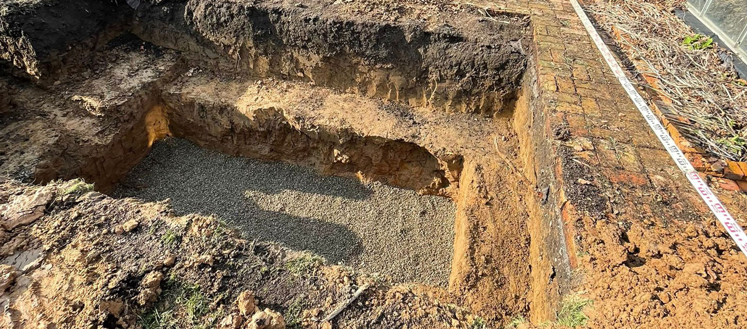 Underground Gas tank excavation
Retaining Walls / Brickwork
Earthworks
Paving
Land Drainage
Attenuation Tanks 